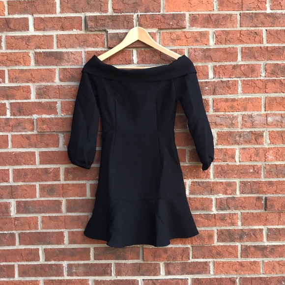 Line & Dot Dresses & Skirts - Line and dot long sleeve dress